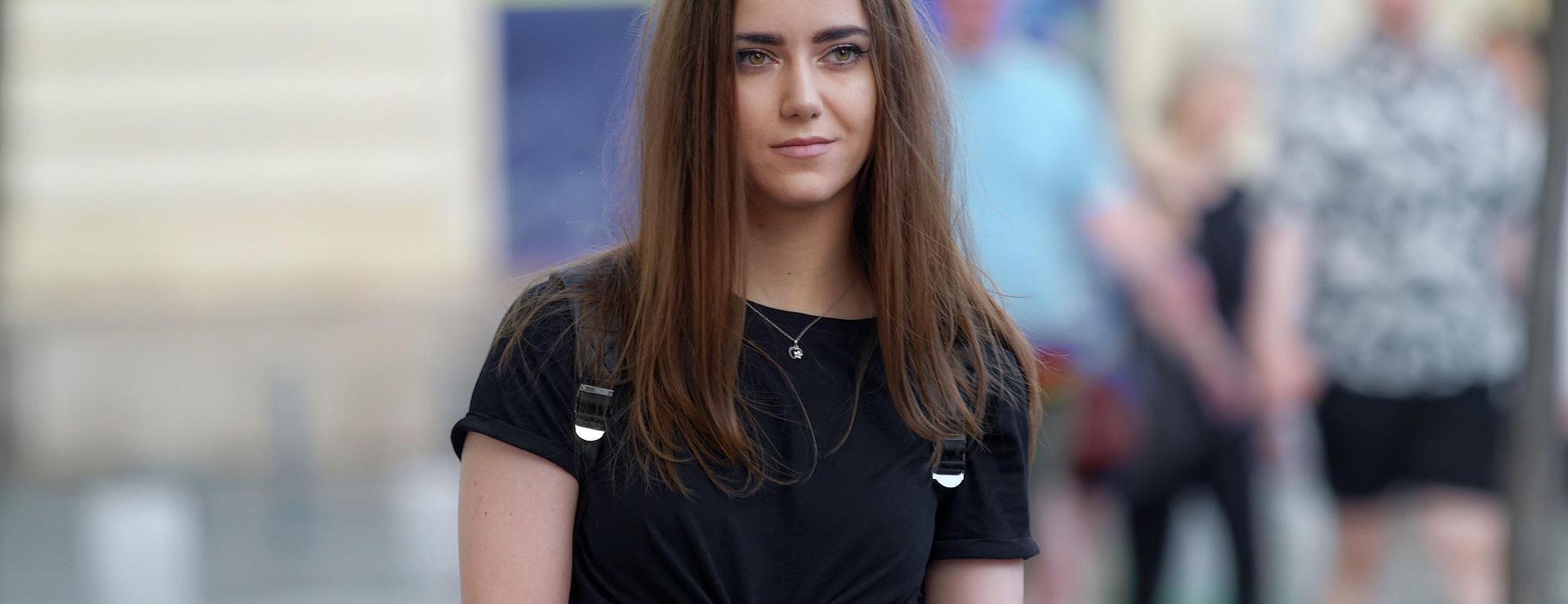 Sportswear Store -Sportswear Store girl 6384746 1920